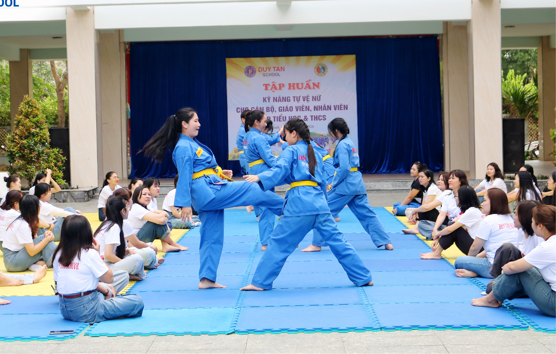 TẬP HUẤN KỸ NĂNG TỰ VỆ DÀNH CHO NỮ CÁN BỘ, GIÁO VIÊN, NHÂN VIÊN